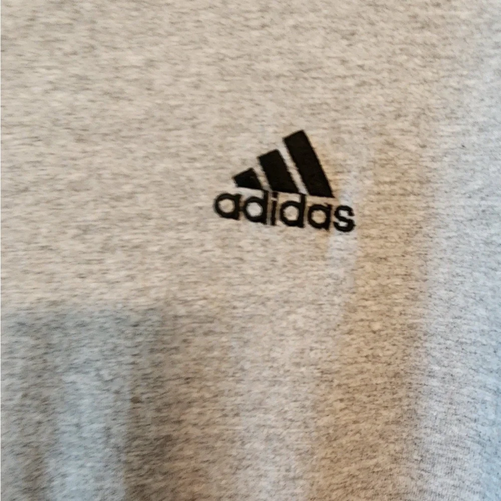 Adidas Y2K Gray Short Sleeve Size mens large Embroidered Chest Logo Shirt